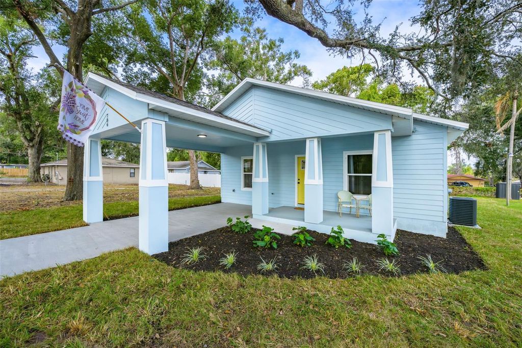 Photo of 706 Avenue E, Plant City, FL 33563 (MLS # TB8457094)