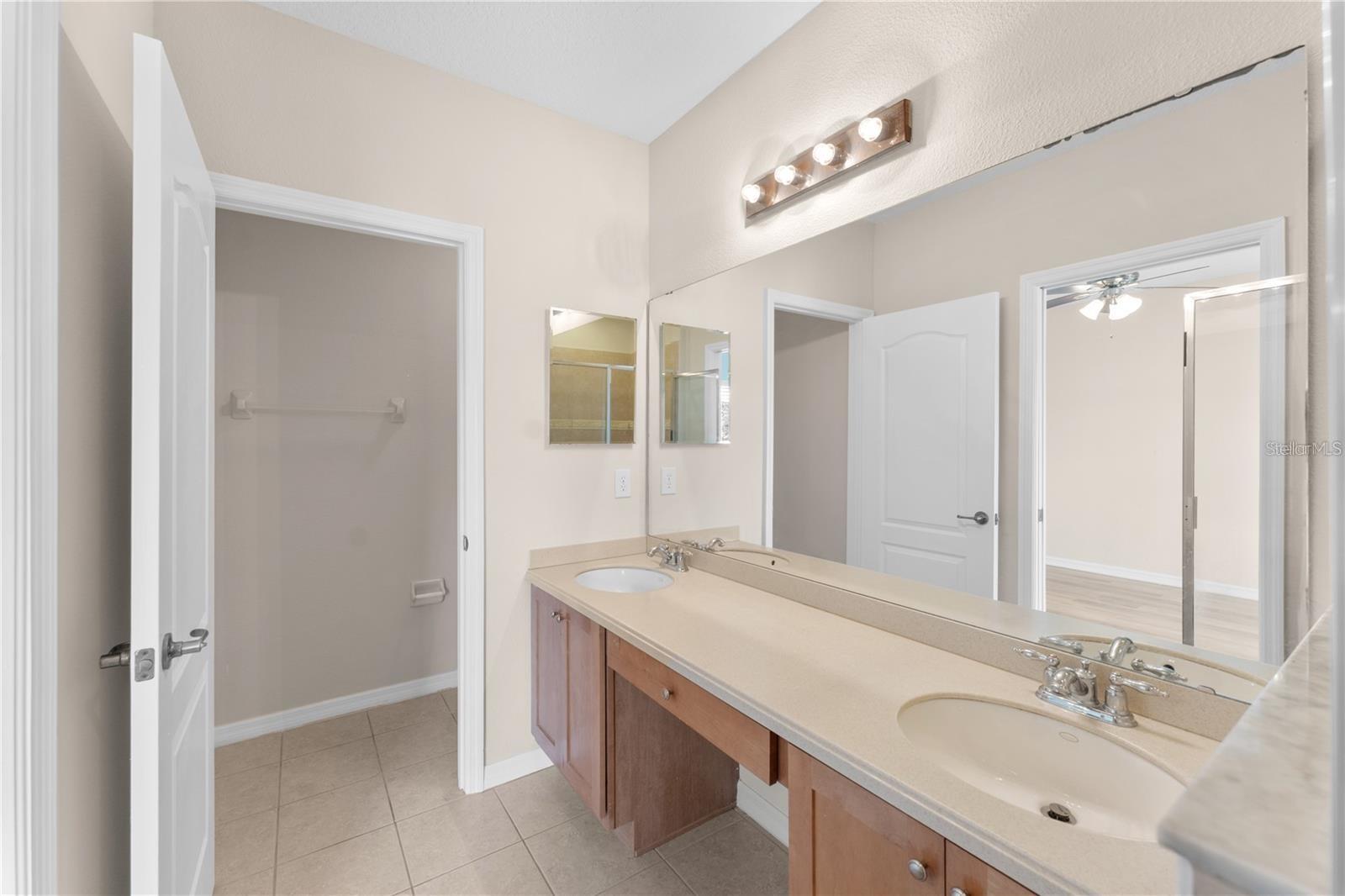 VILLA CAPRI/METROWEST PH 02 K - Residential