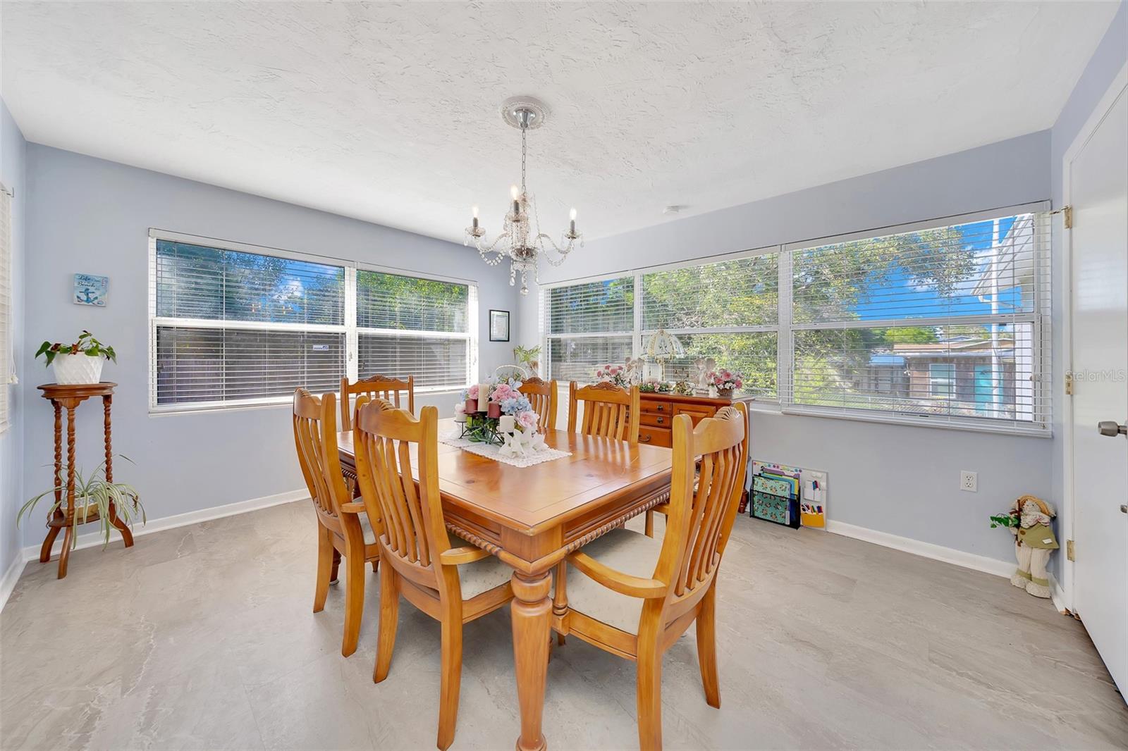 BEVERLY HILLS UNIT 04 - Residential