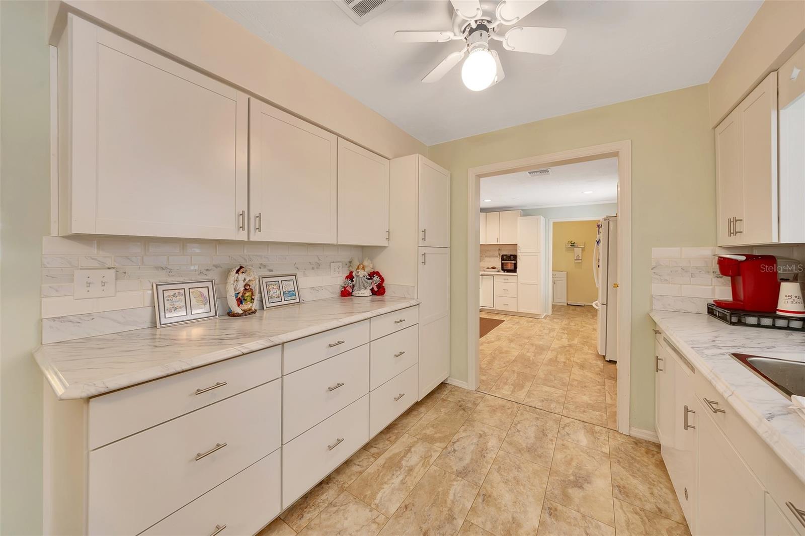 BEVERLY HILLS UNIT 04 - Residential