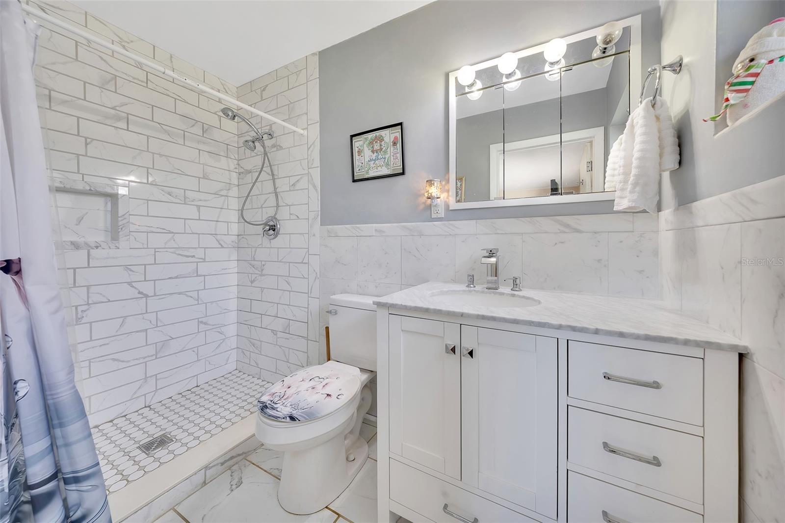 BEVERLY HILLS UNIT 04 - Residential