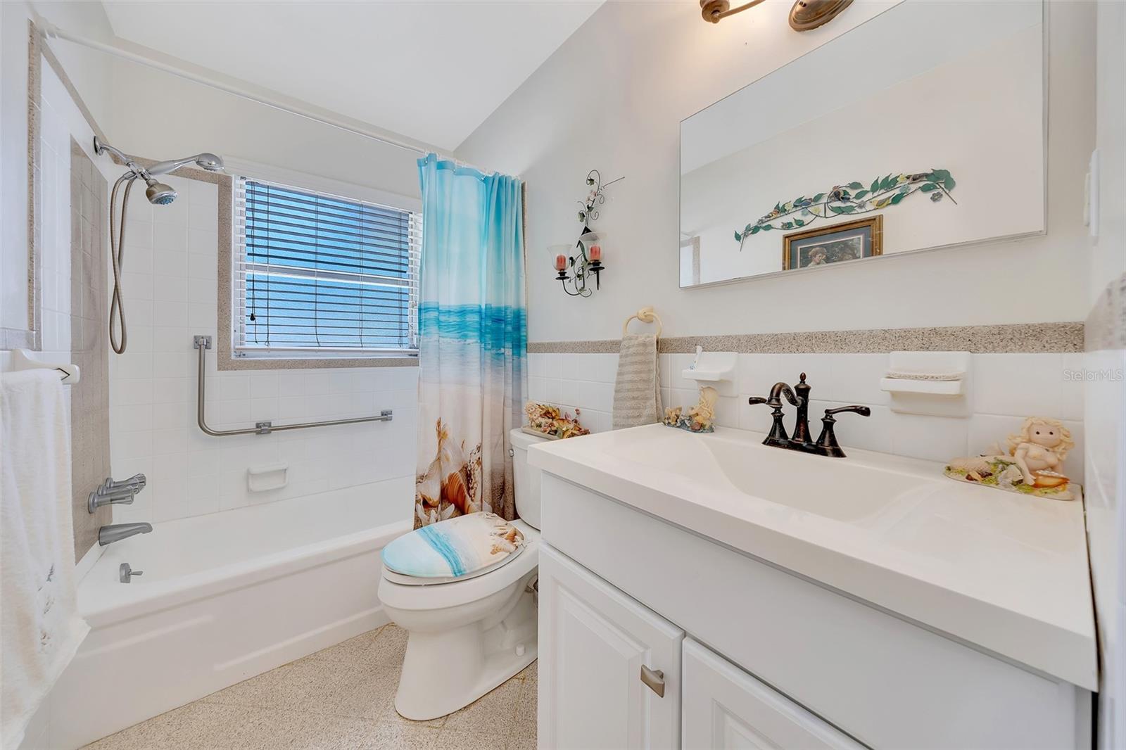 BEVERLY HILLS UNIT 04 - Residential