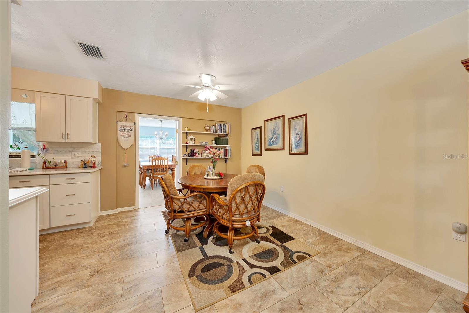 BEVERLY HILLS UNIT 04 - Residential