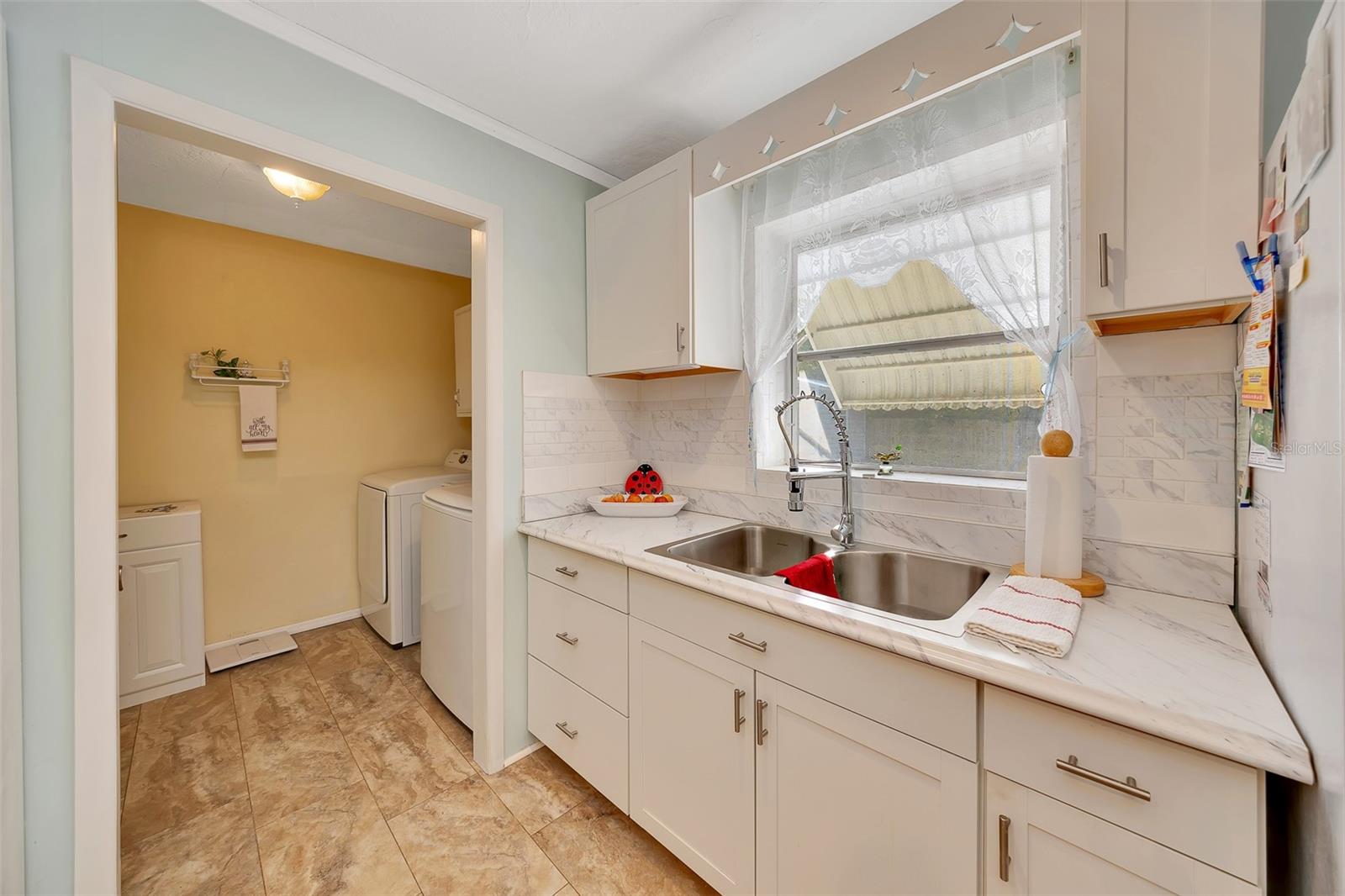 BEVERLY HILLS UNIT 04 - Residential