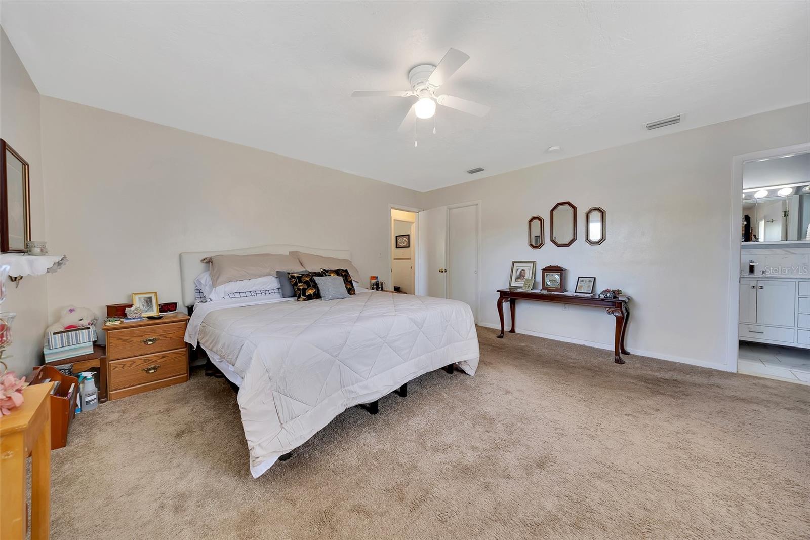 BEVERLY HILLS UNIT 04 - Residential