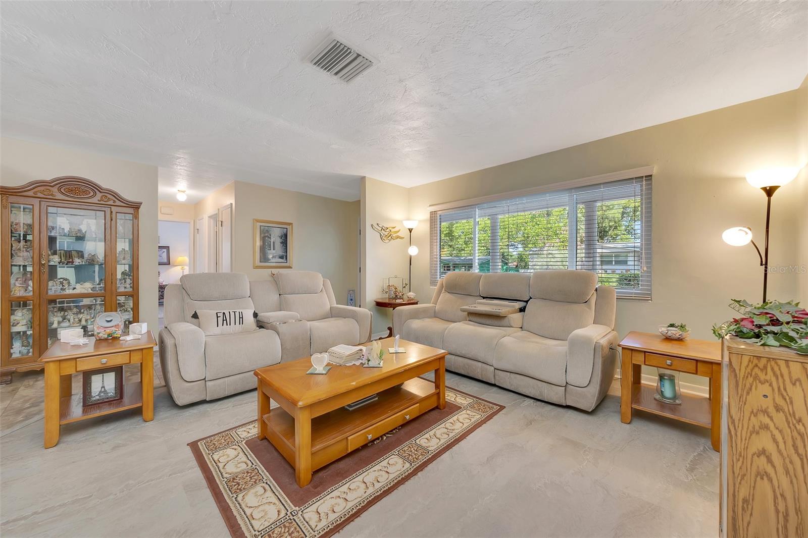 BEVERLY HILLS UNIT 04 - Residential