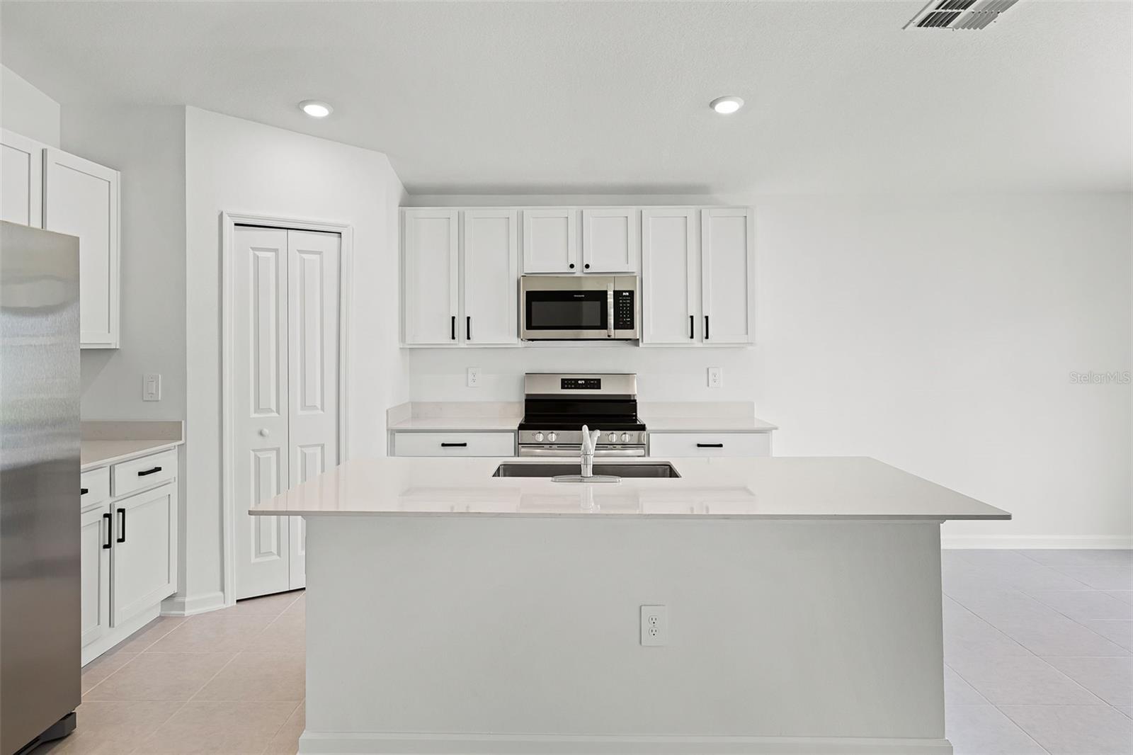 RANCHES/LK MCLEOD I - Residential Lease