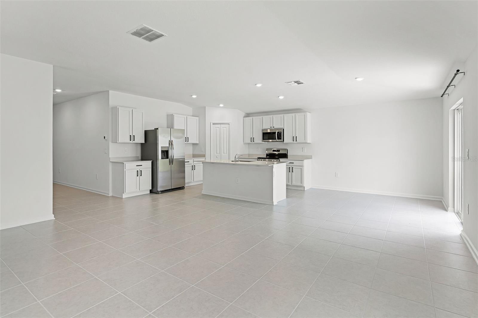 RANCHES/LK MCLEOD I - Residential Lease