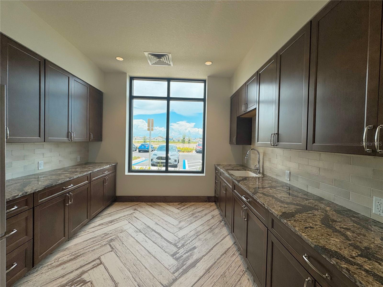 RANCHES/LK MCLEOD I - Residential Lease