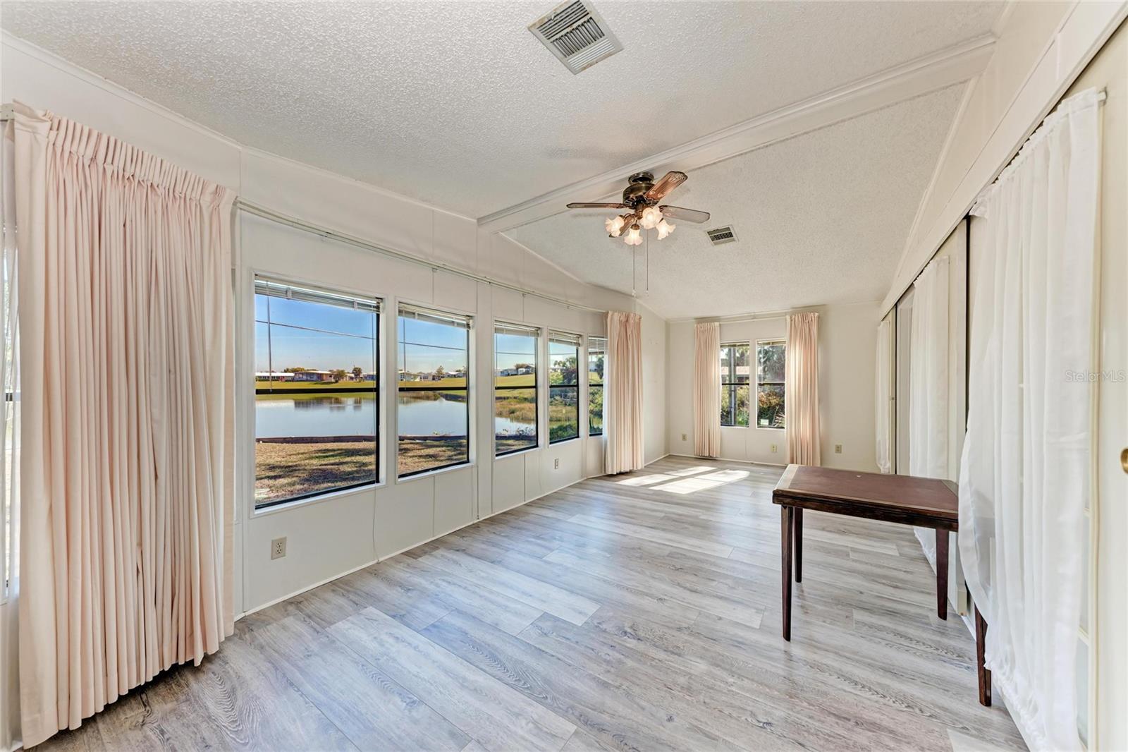 DE SOTO COMMUNITY UNIT ONE - Residential