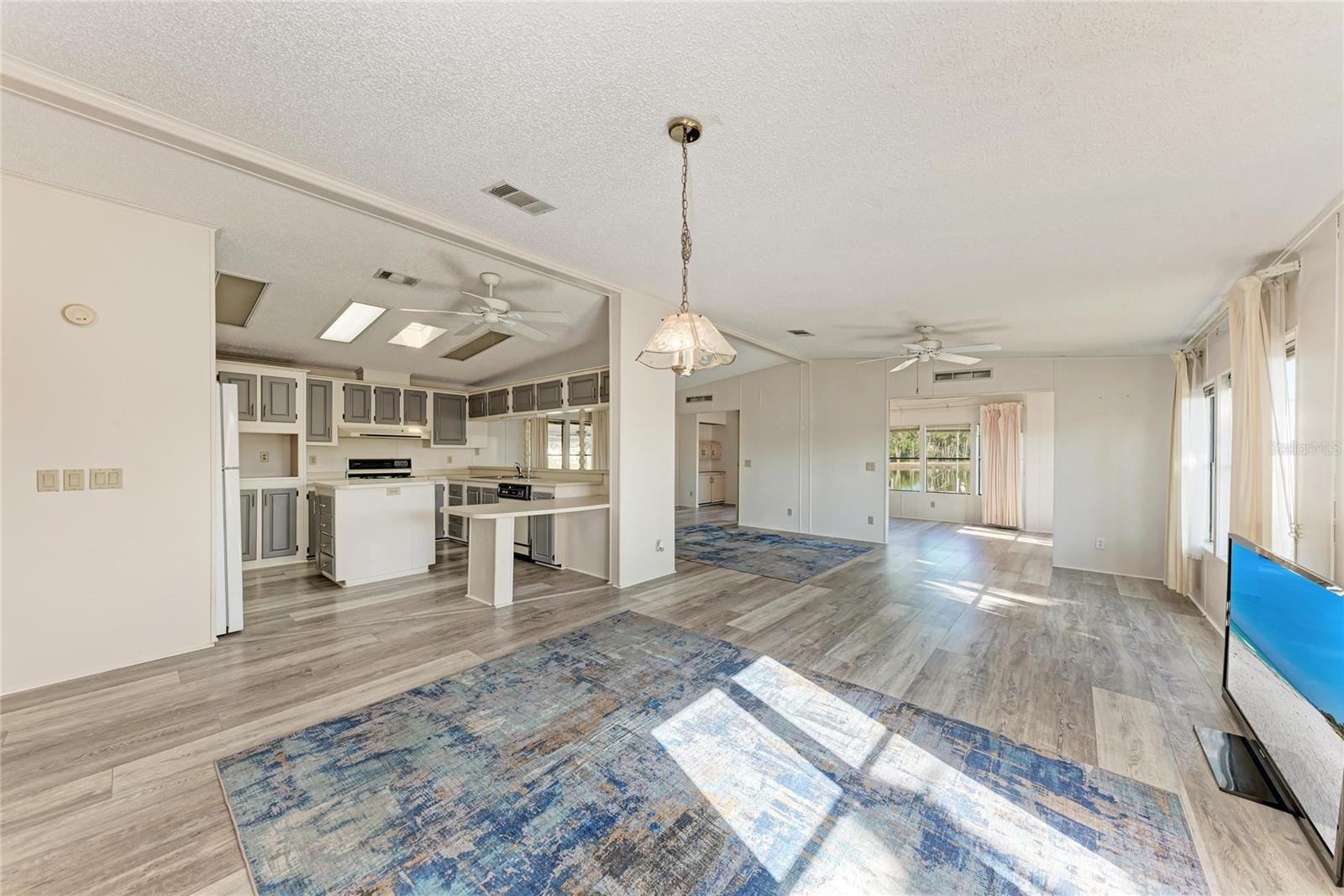 DE SOTO COMMUNITY UNIT ONE - Residential