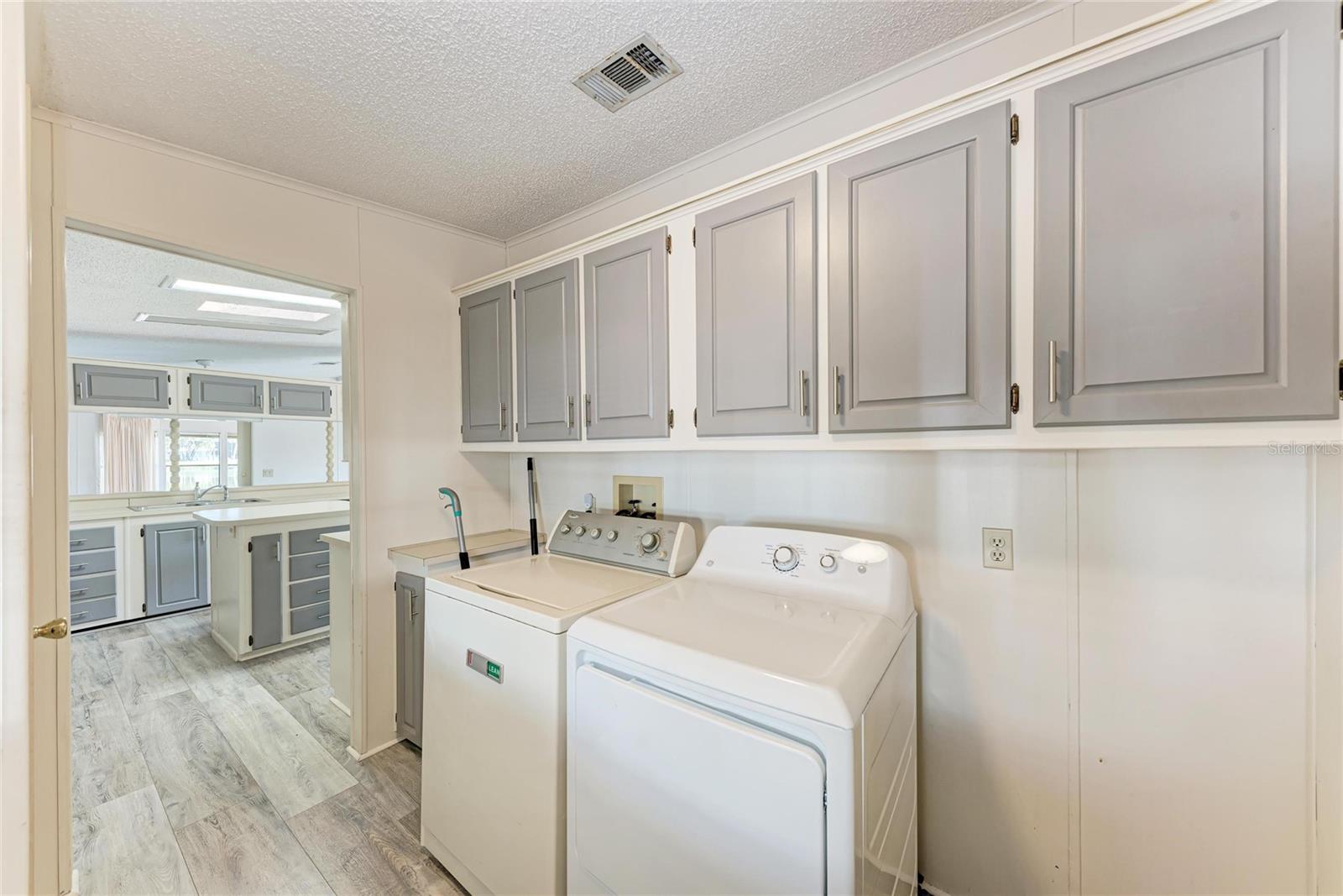 DE SOTO COMMUNITY UNIT ONE - Residential