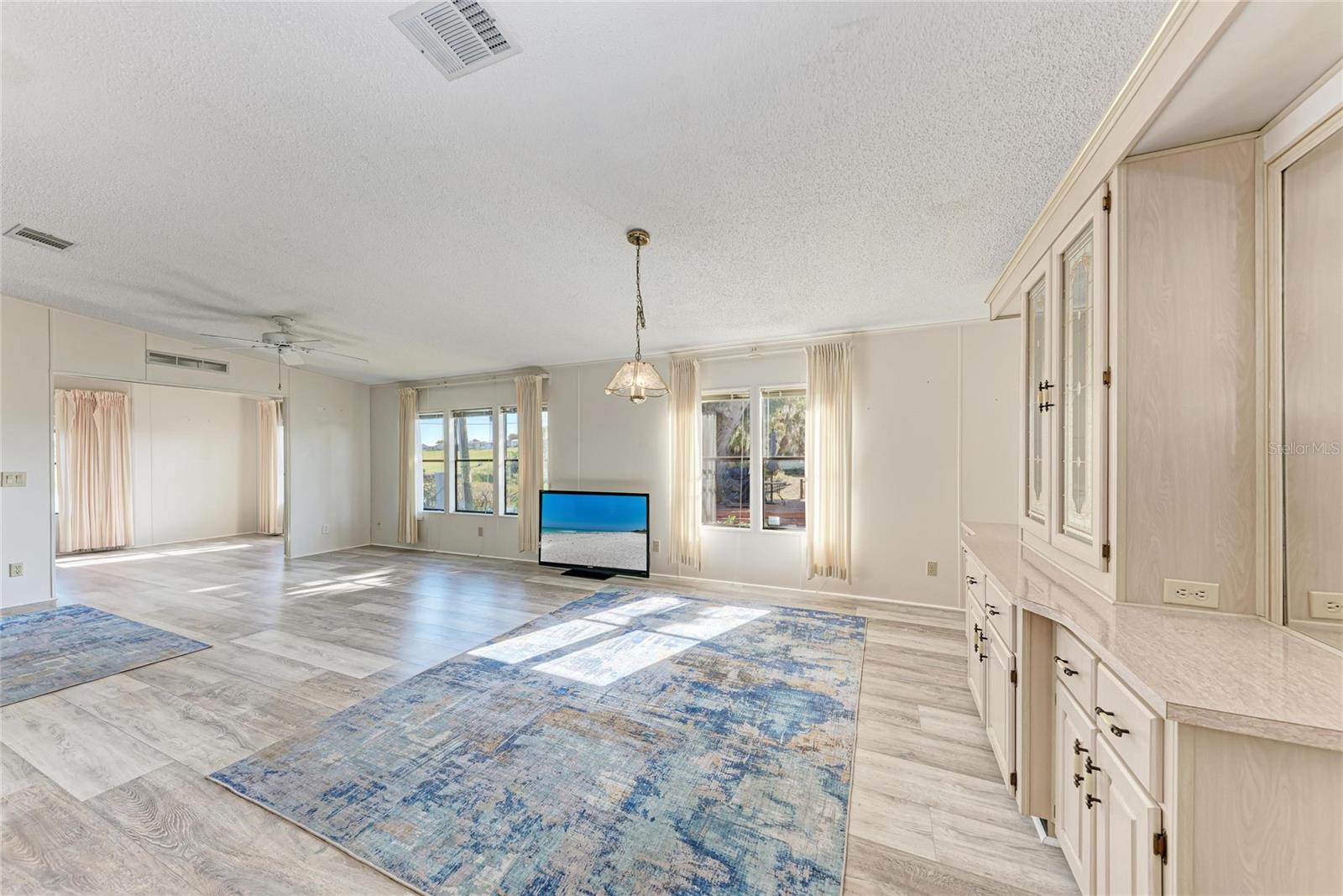 DE SOTO COMMUNITY UNIT ONE - Residential