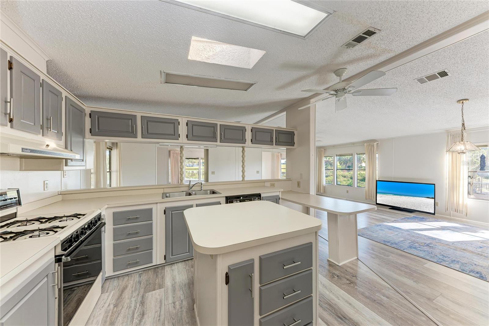 DE SOTO COMMUNITY UNIT ONE - Residential