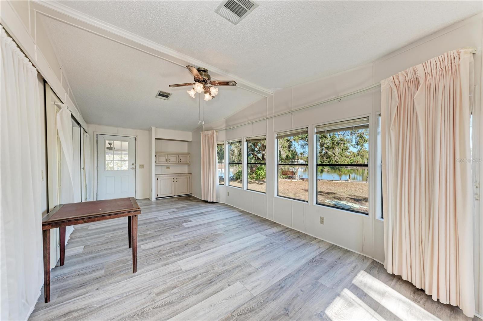 DE SOTO COMMUNITY UNIT ONE - Residential