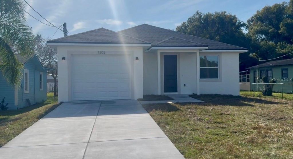 Photo of 1305 E Parker Avenue, Lakeland, FL 33805 (MLS # TB8424387)