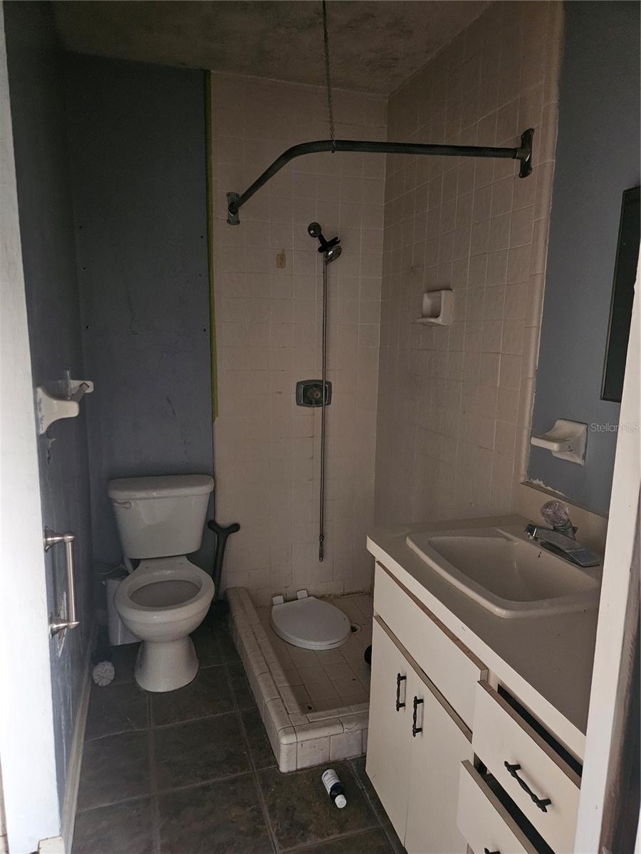 G M WHETSTONE ESTATE ADD TO H S - Residential