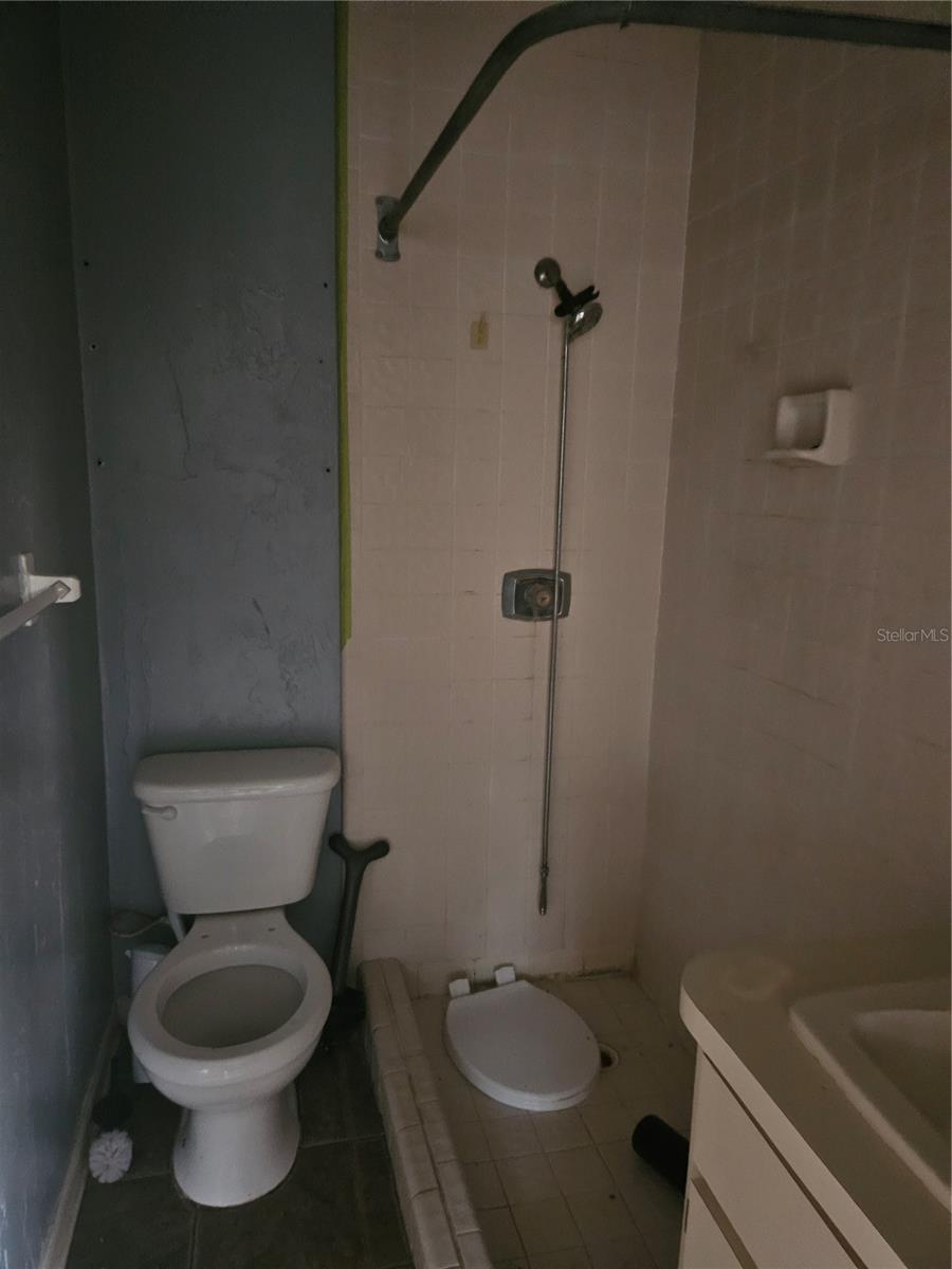 G M WHETSTONE ESTATE ADD TO H S - Residential