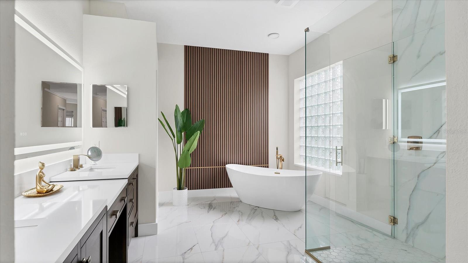 UNIVERSITY PARK COUNTRY CLUB - Residential