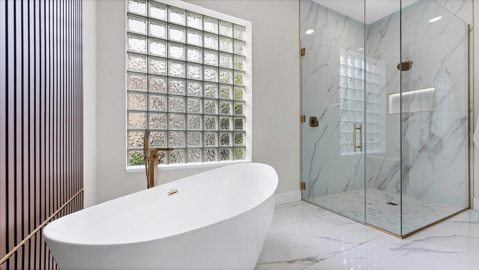 UNIVERSITY PARK COUNTRY CLUB - Residential