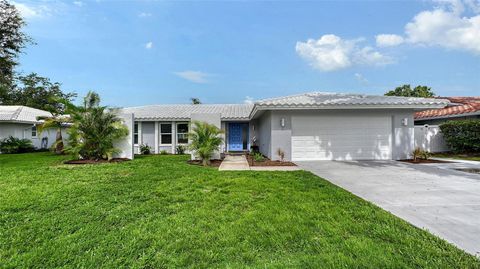 Photo of 2852 Captiva Drive, Sarasota, FL 34231 (MLS # A4661671)
