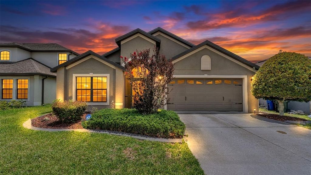 Photo of 2121 Geneva Drive, Lakeland, FL 33805 (MLS # L4962271)