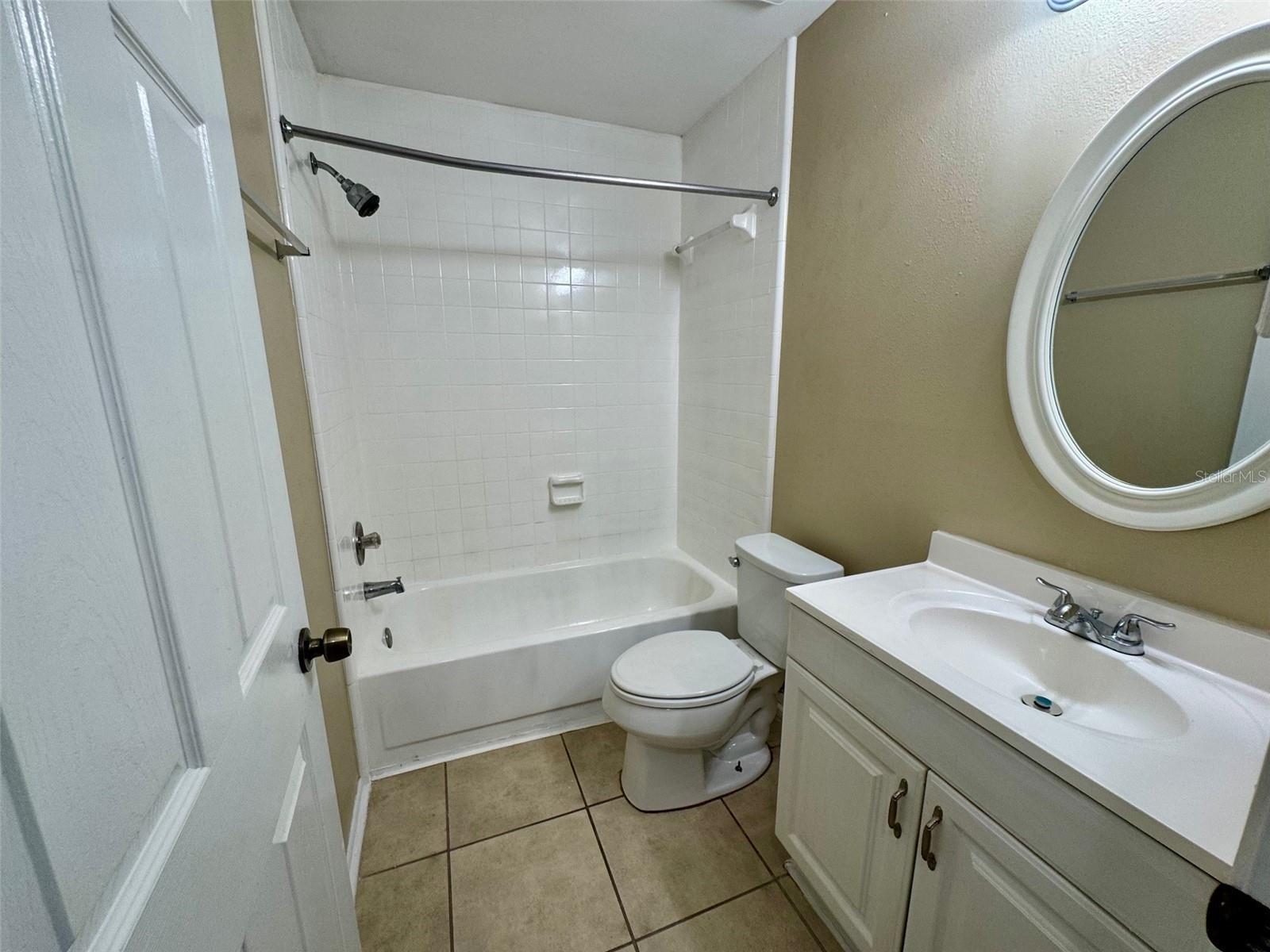 THE OAKS UNIT VI A CONDO - Residential Lease