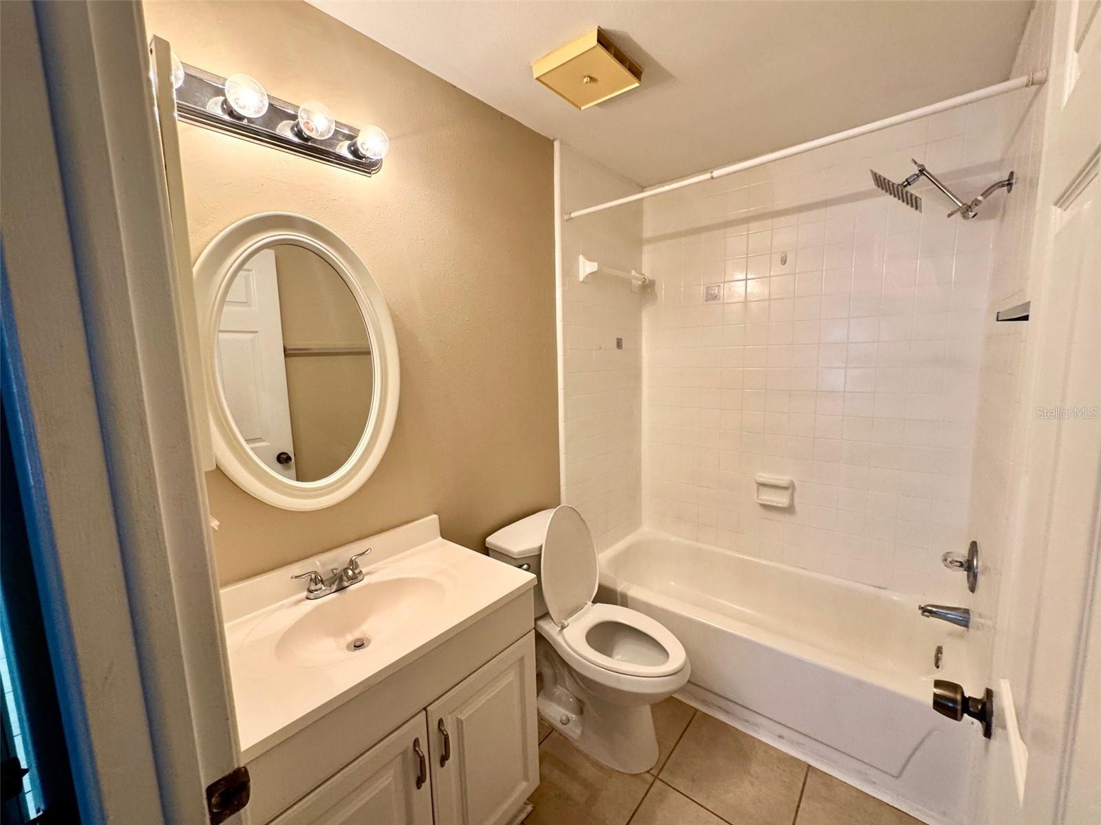 THE OAKS UNIT VI A CONDO - Residential Lease