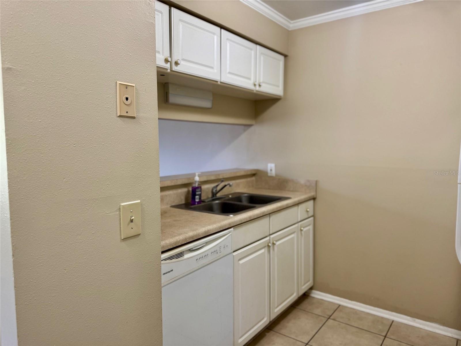 THE OAKS UNIT VI A CONDO - Residential Lease