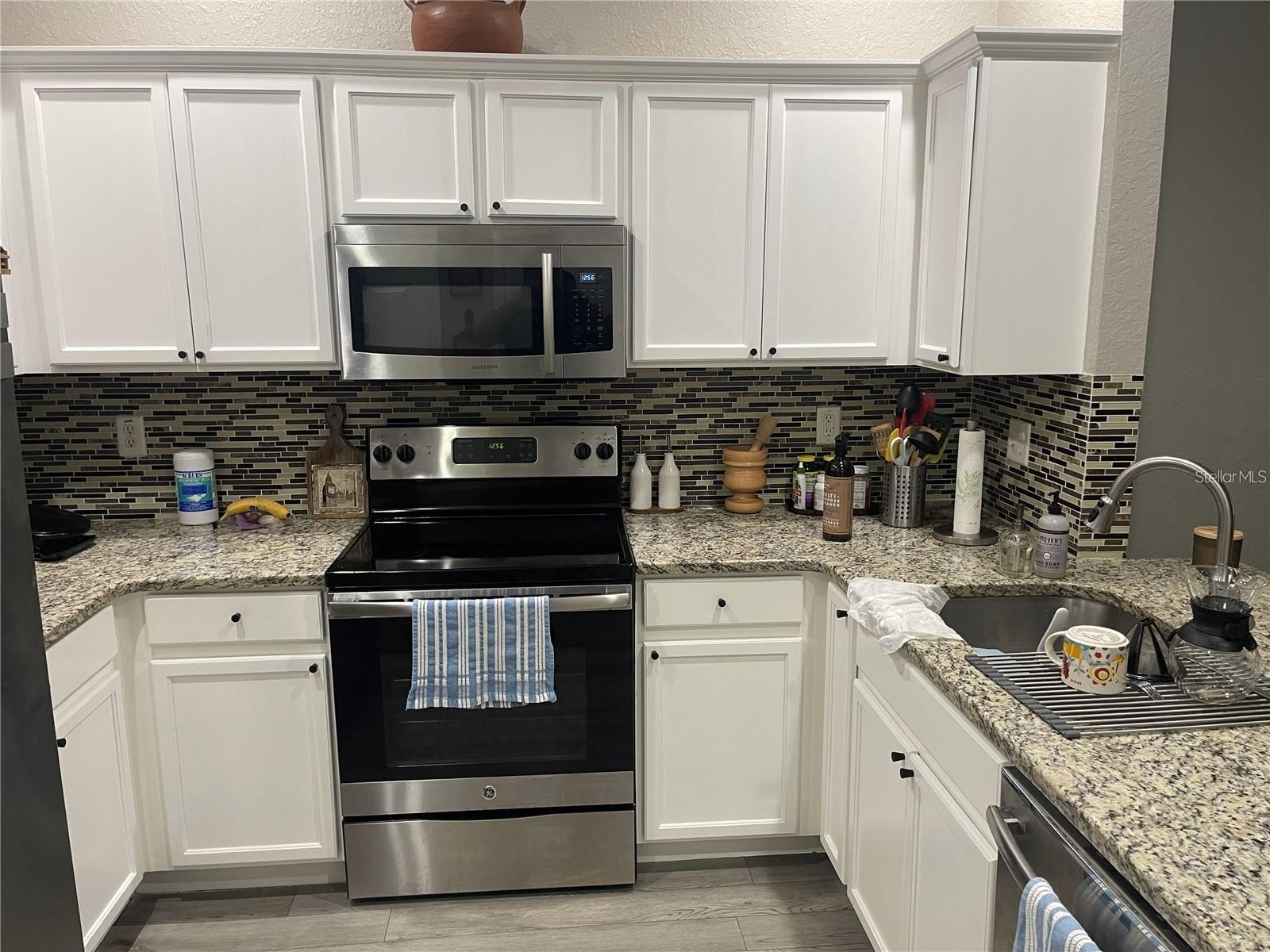 TOWNHOMES FLORA RIDGE - Residential Lease