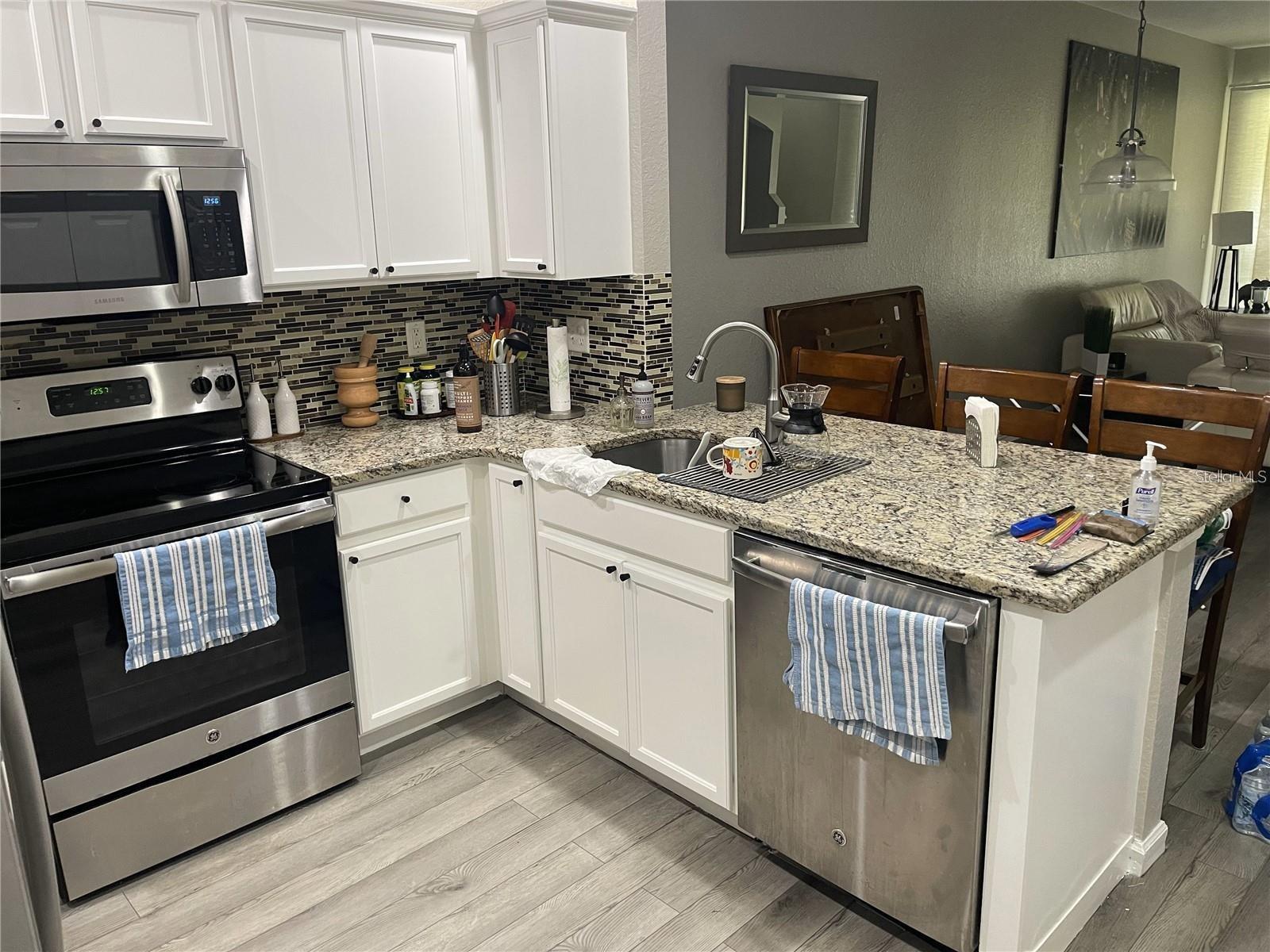 TOWNHOMES FLORA RIDGE - Residential Lease