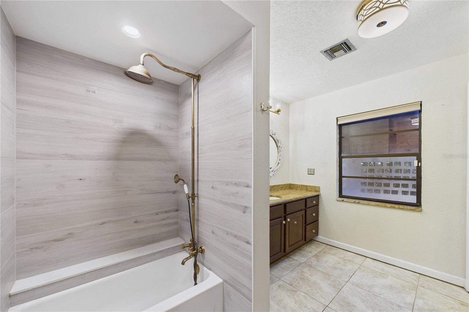 MAJESTIC OAKS - Residential