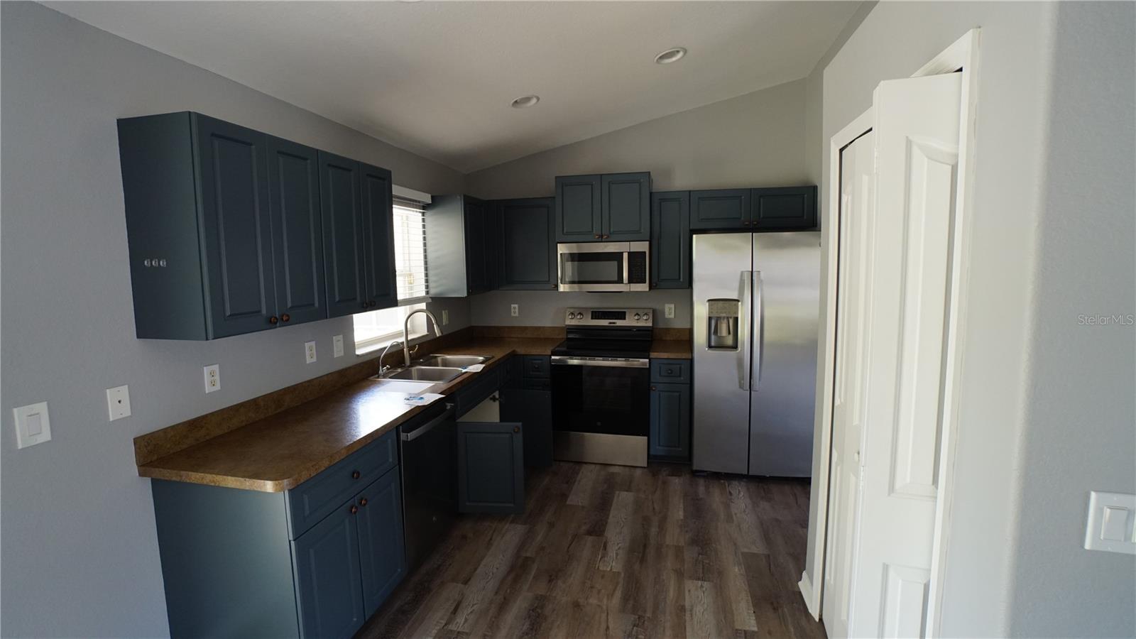 2405 MISTLETO LANE