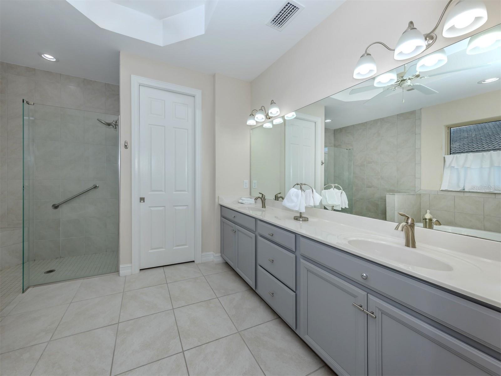 TOSCANA ISLES UN 1 - Residential