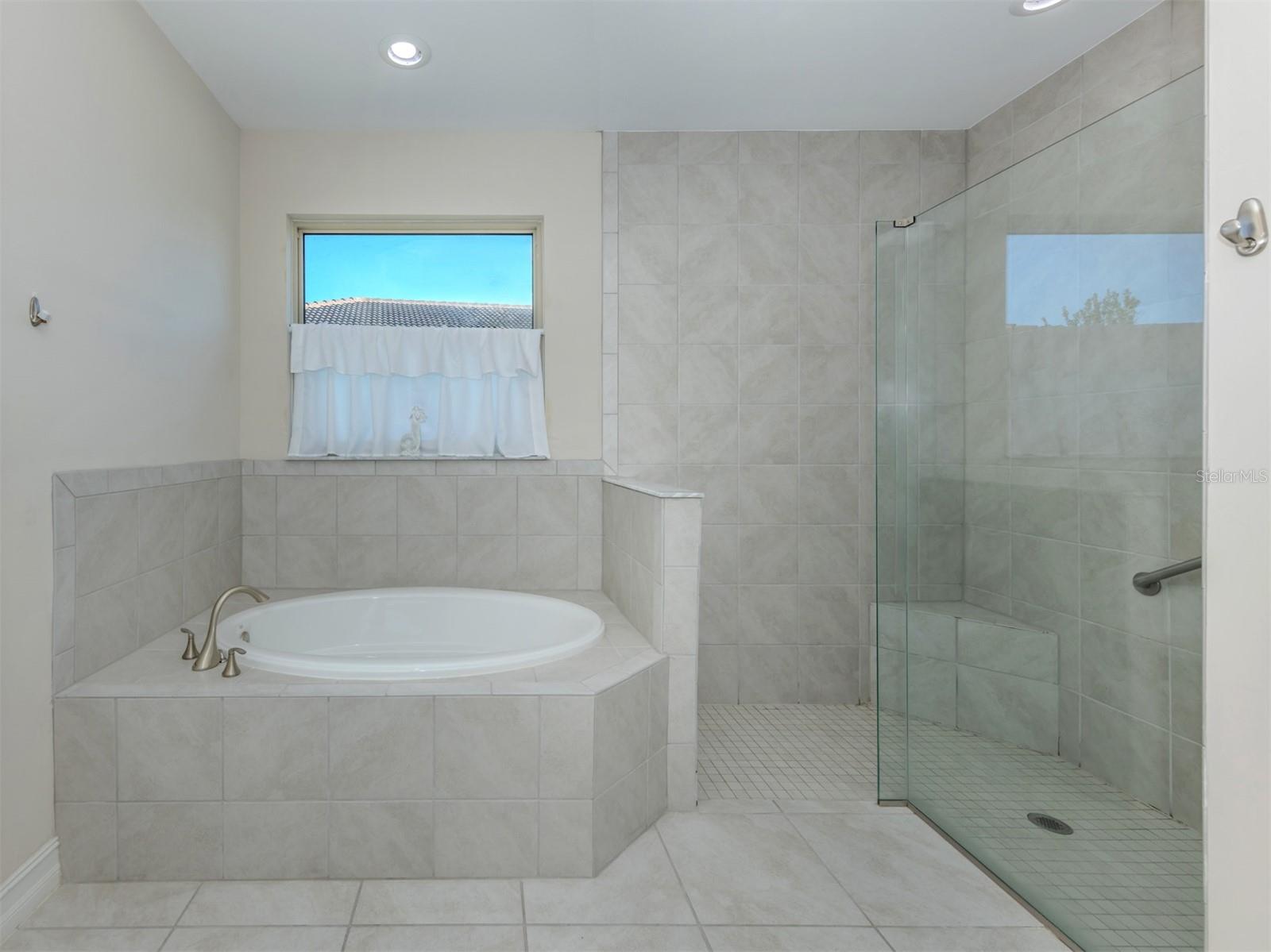 TOSCANA ISLES UN 1 - Residential