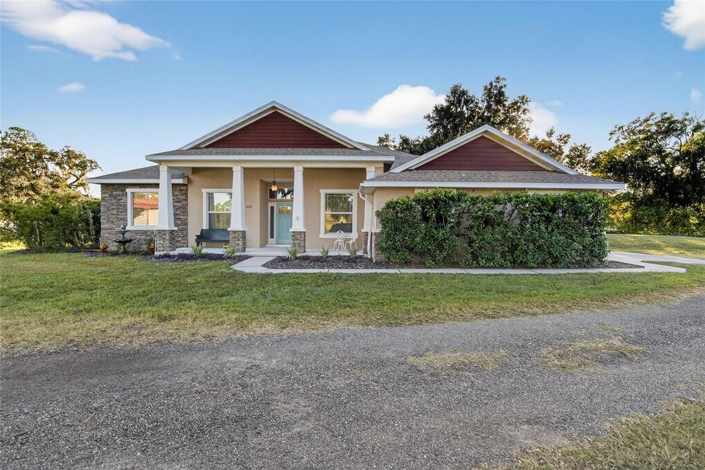 Photo of 4717 Sleepy Hollow Ln, Plant City, FL 33565 (MLS # TB8448100)