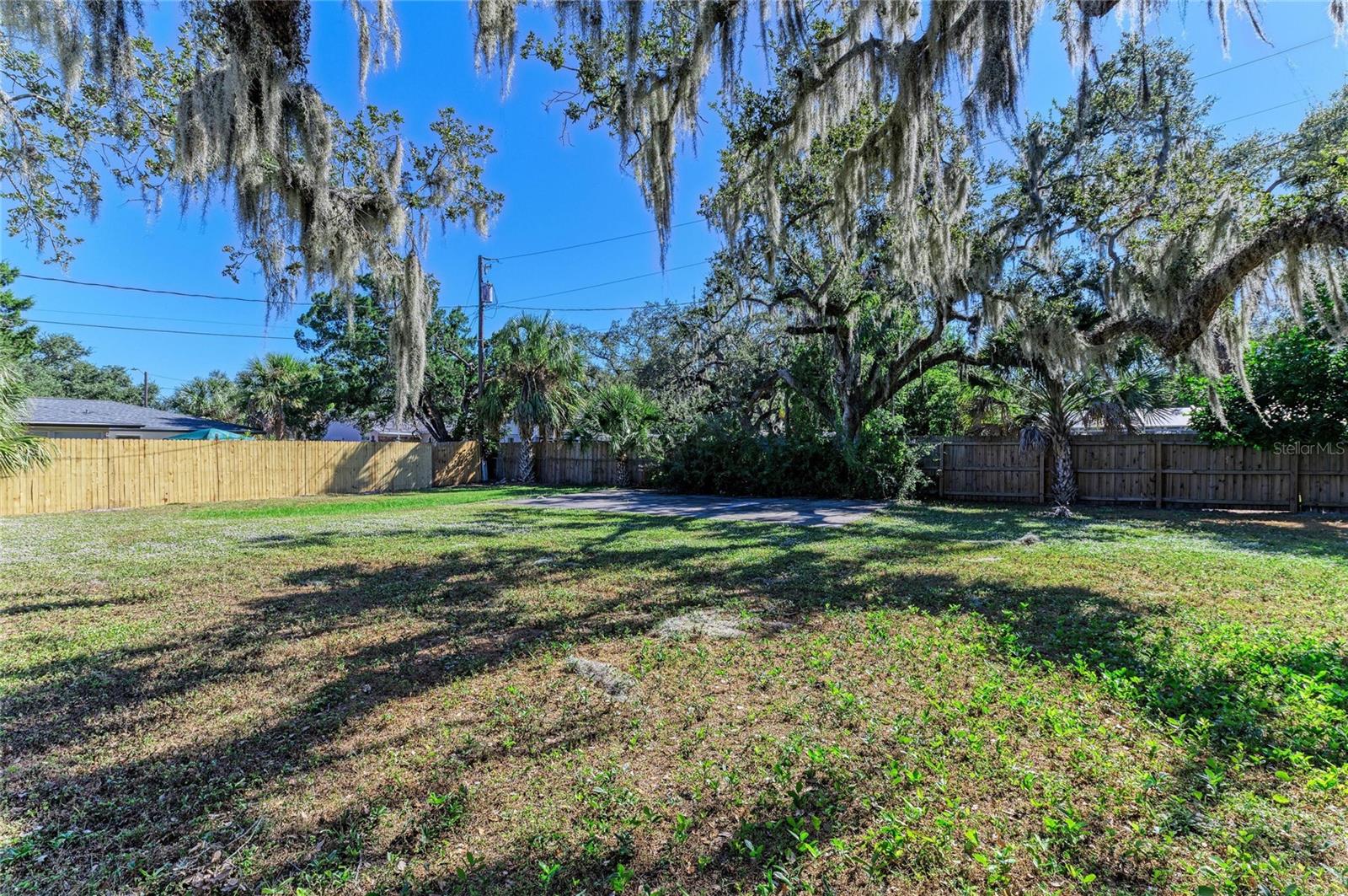 WEST BEARDED OAKS - Residential