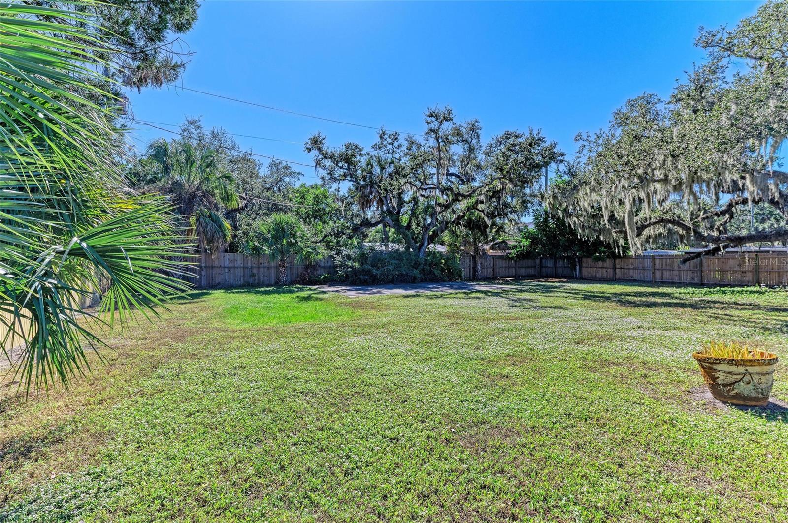 WEST BEARDED OAKS - Residential