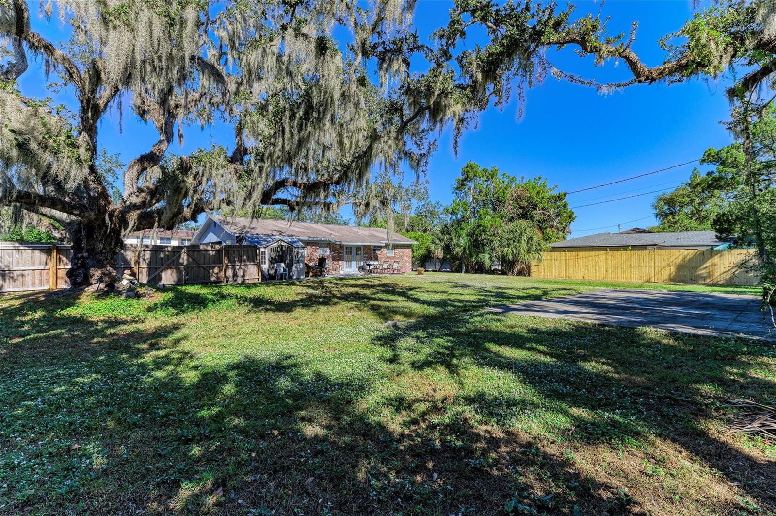 WEST BEARDED OAKS - Residential