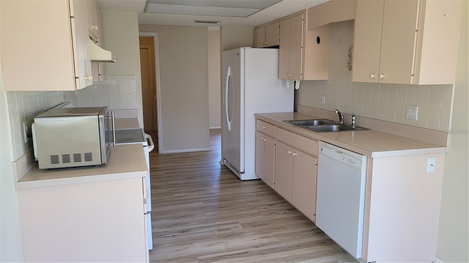 GULF VIEW ESTATES - Residential Lease