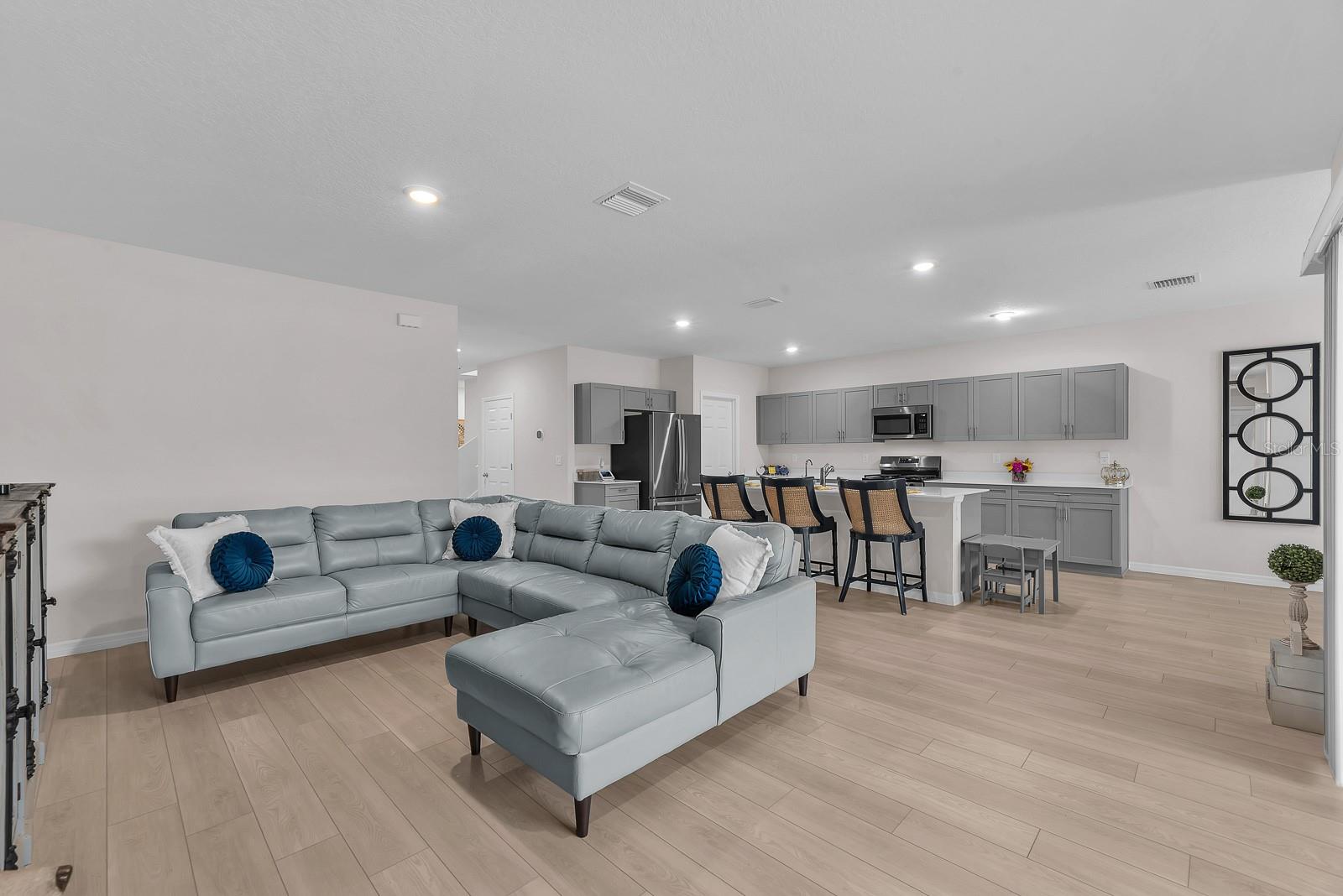 HINTON HAWKSTONE - Residential