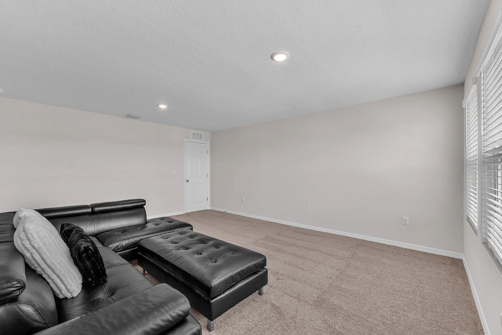 HINTON HAWKSTONE - Residential