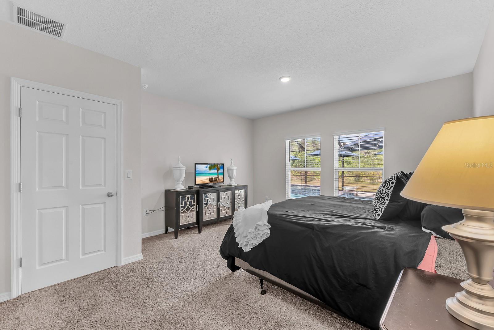 HINTON HAWKSTONE - Residential