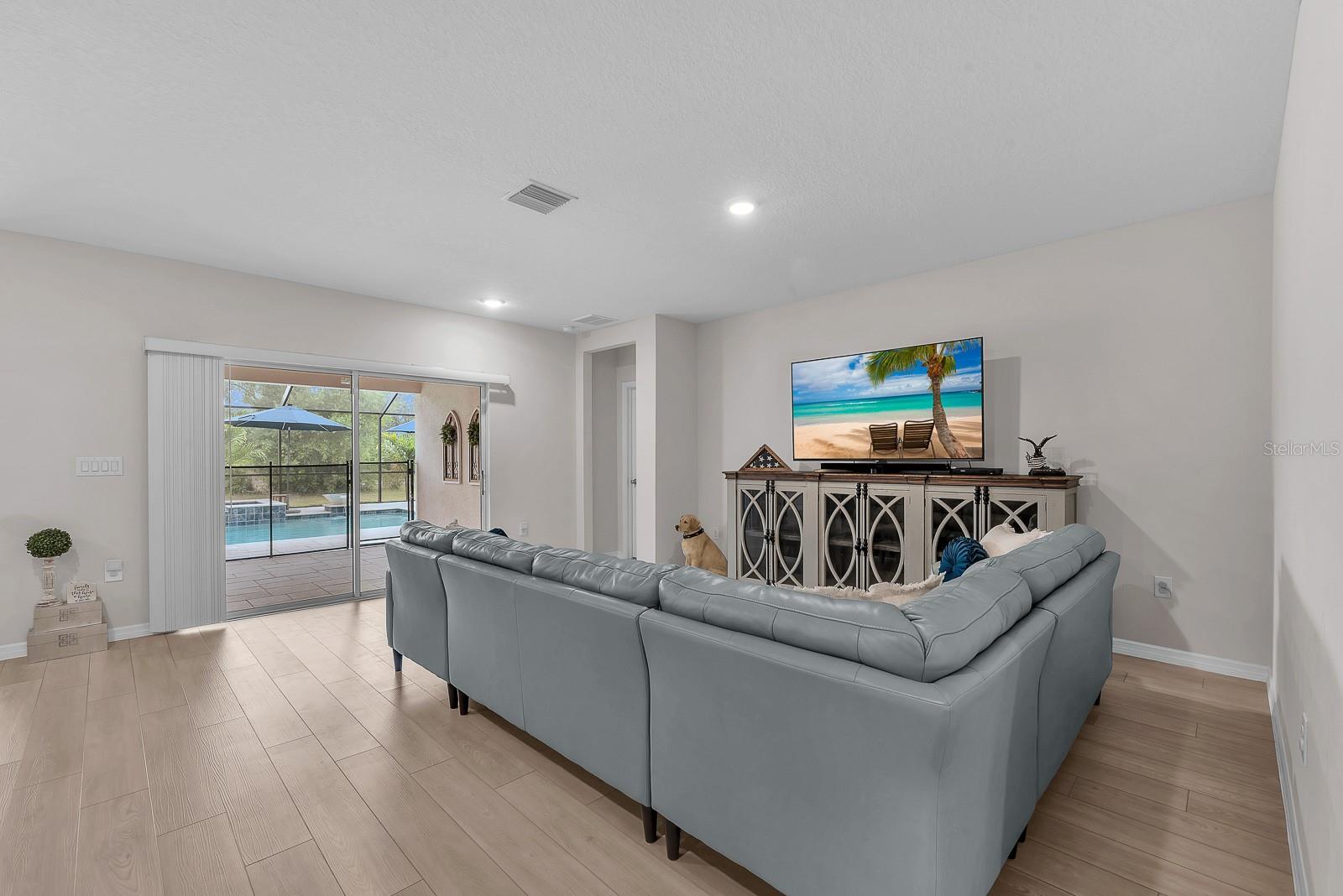 HINTON HAWKSTONE - Residential