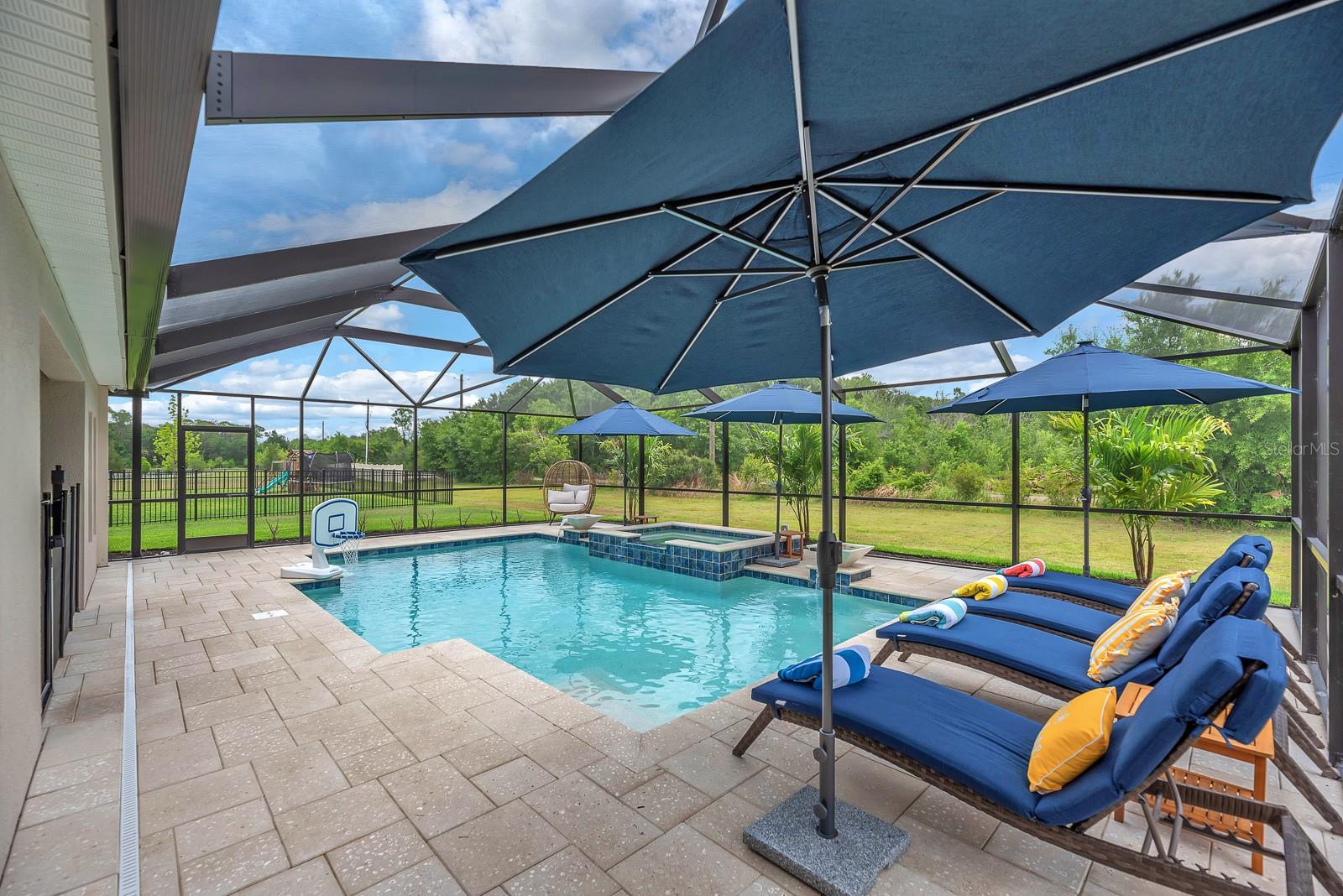 HINTON HAWKSTONE - Residential