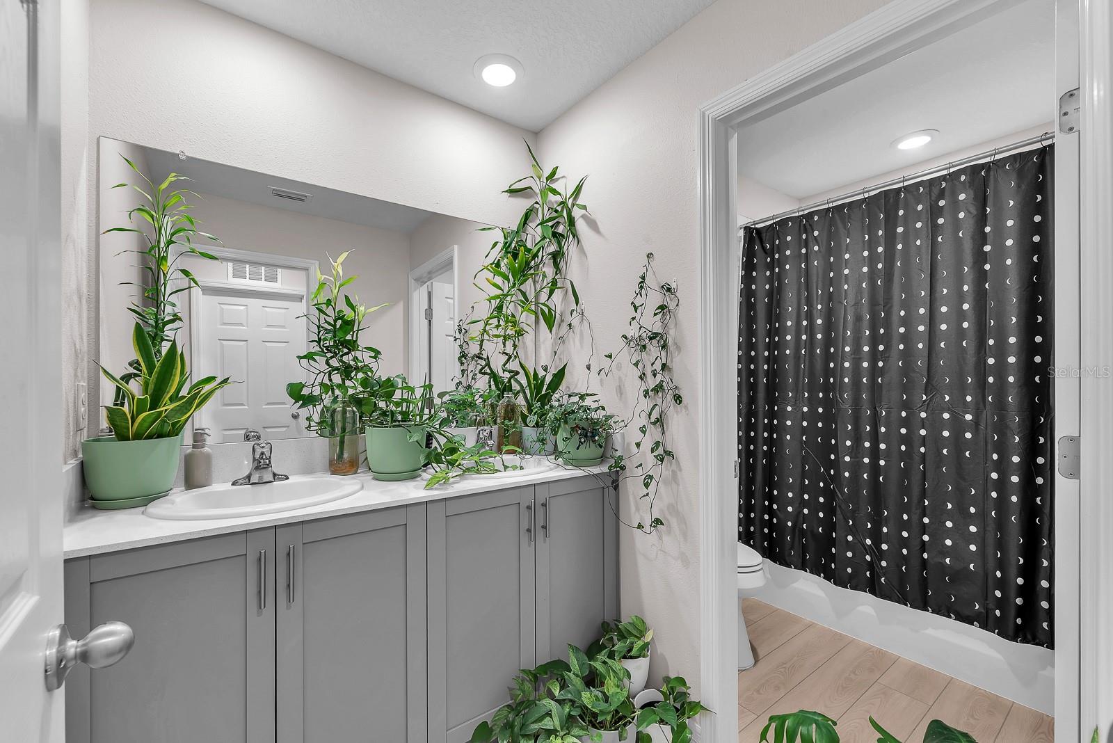 HINTON HAWKSTONE - Residential