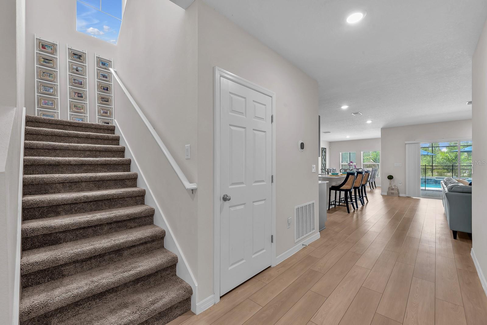 HINTON HAWKSTONE - Residential
