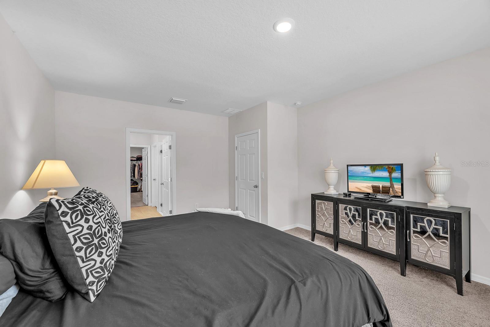 HINTON HAWKSTONE - Residential