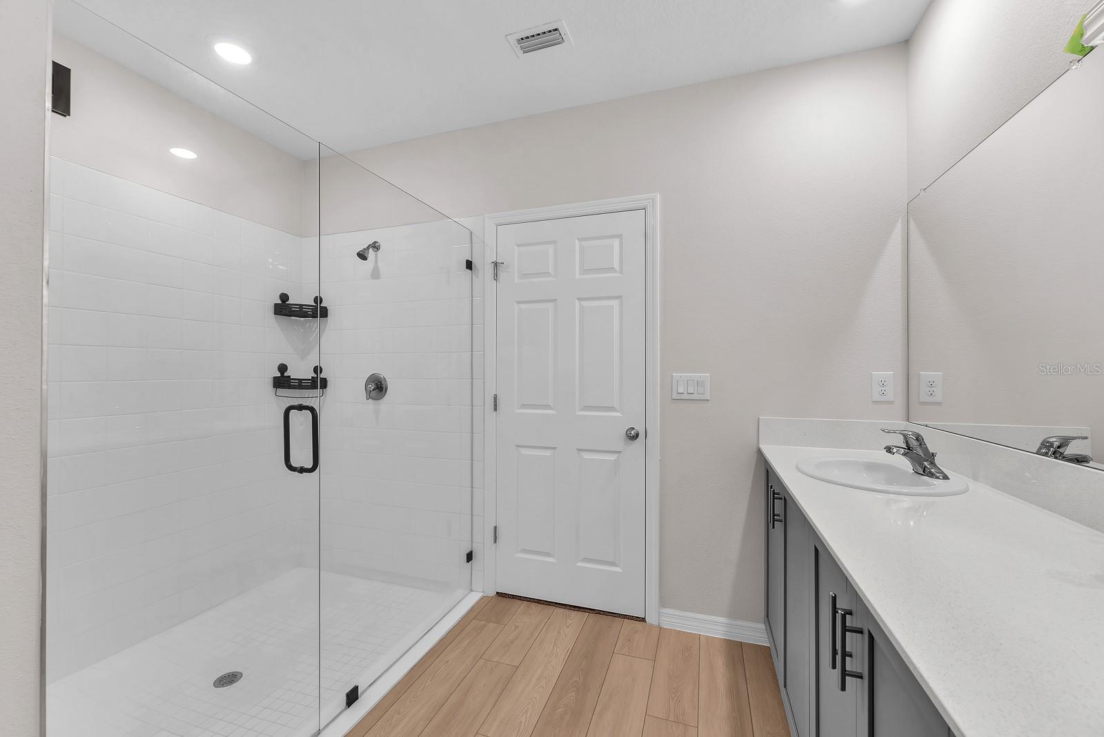 HINTON HAWKSTONE - Residential