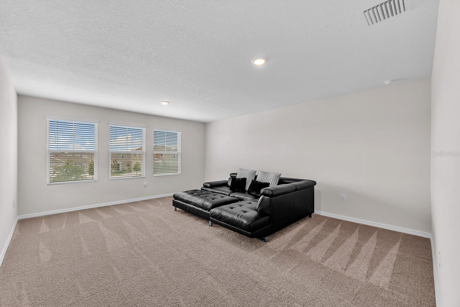 HINTON HAWKSTONE - Residential